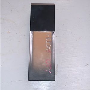 Huda beauty foundation